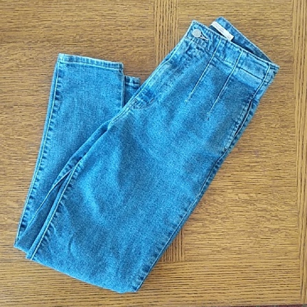 Levis High Waisted Taper Jeans